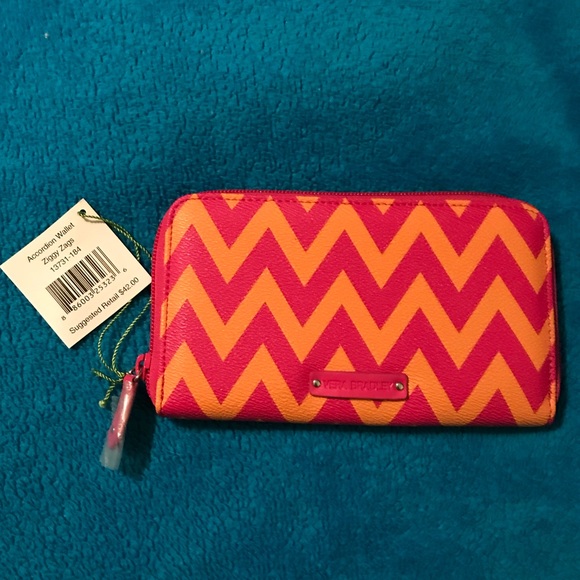Vera Bradley Accordion Wallet Ziggy Zags - Picture 1 of 3